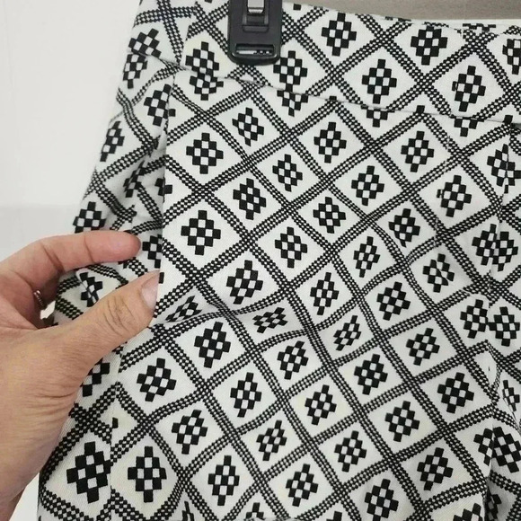 J. Crew Stretch Geometric Printed Women's Shorts 2 - Picture 3 of 9